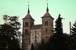 die Klosterkirche in "Licht getaucht"