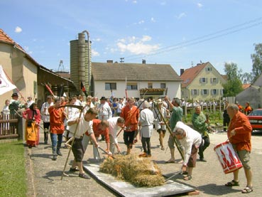 1050 Jahre Auhausen - Einzug der Bauernhaufen