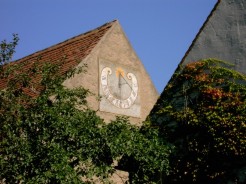 Die Sonnenuhr im Klosterhof